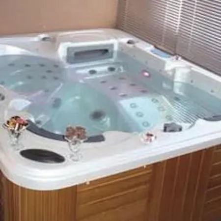 Apartment St Florent, Jacuzzi Et Sauna Prive